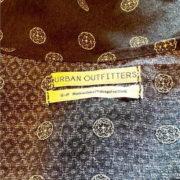 URBAN OUTFITTERS LONG SLEEVE BLACK TOP. SIZE SMALL. - Picture 6 of 7
